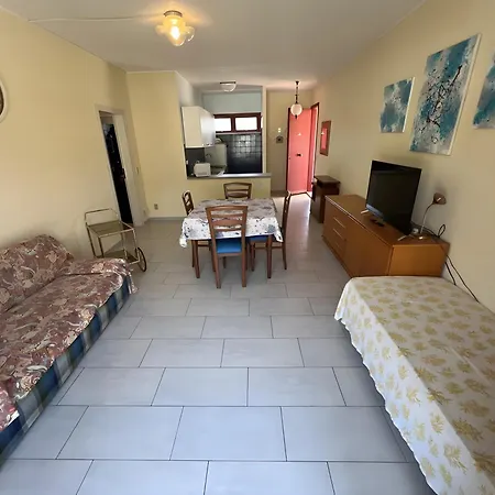 Apartmán Trilocale Con Solarium E Piscina *