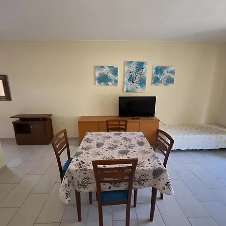 Trilocale Con Solarium E Piscina *
